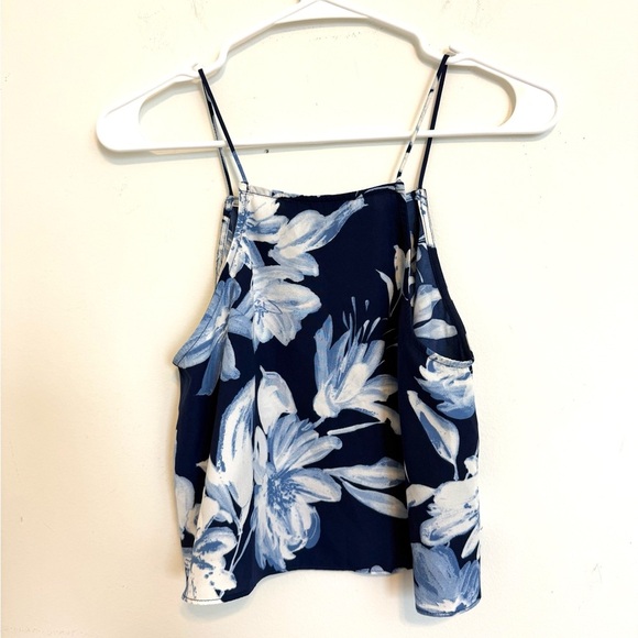 2/$30 Lulu's - Navy White Floral Crop Tank Top Size M - Picture 8 of 9